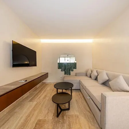 Lux 2br With Rooftop Pool And Close To Holiday home