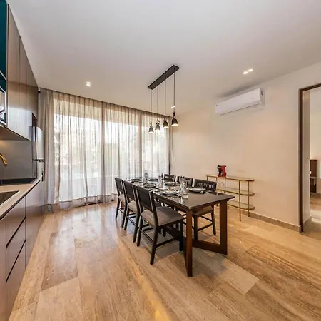 Lux 2br With Rooftop Pool And Close To Holiday home *