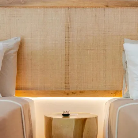 Private Hot Tub, Scooters, Pool, Outdoor Cinema, 750 Mb Apartment *