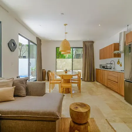 Private Hot Tub, Scooters, Pool, Outdoor Cinema, 750 Mb