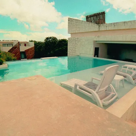 Wamai Hotel *