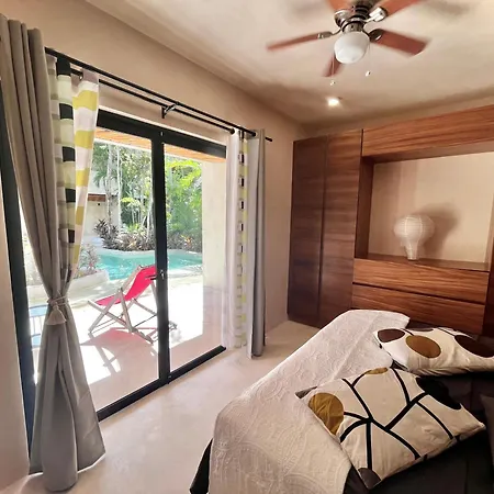 Apartment Jungle Gem With Swim-up Pool & Easy Paved Access *