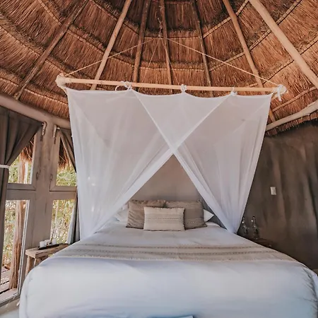 Hotel Art Village 3*