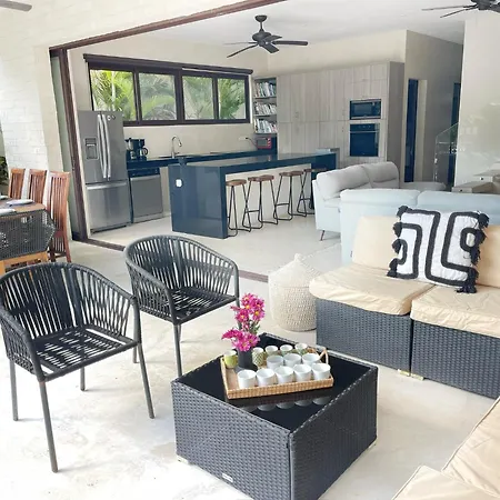 Luxury House Tomanoa - 10pers - 4rooms - Pool - Hotjacuzzi - Speed Wifi -waterfall *