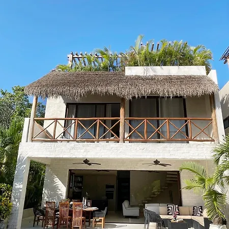 Luxury House Tomanoa - 10pers - 4rooms - Pool - Hotjacuzzi - Speed Wifi -waterfall Tulum