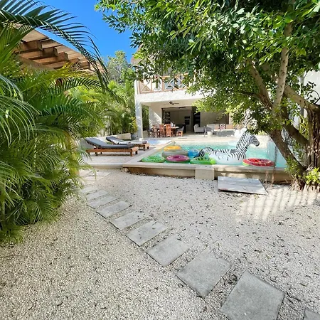 Luxury House Tomanoa - 10pers - 4rooms - Pool - Hotjacuzzi - Speed Wifi -waterfall Villa