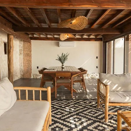 Villa Casa Aakbal - Luxury Front