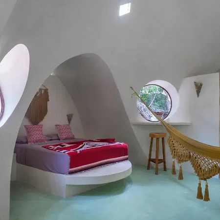 Unique Jungle Dome 2 Queen Beds Lodge *