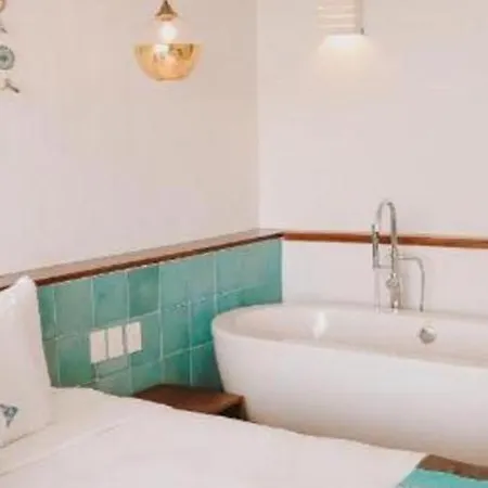 O Adults Only Hotel 4*