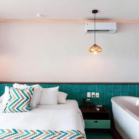 O Adults Only Hotel