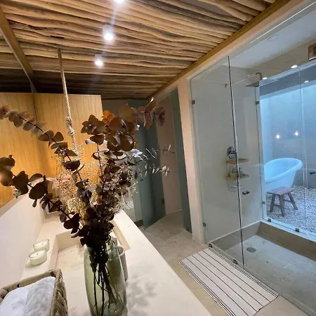 New With Bathtub And Jacuzzi Apartment