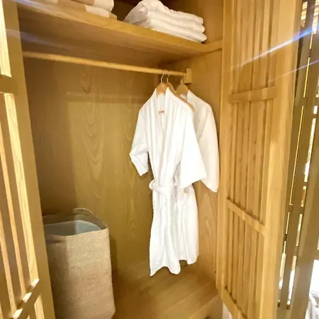 New With Bathtub And Jacuzzi Apartment *