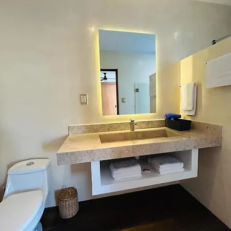 Modern 2 Bedroom 2 Bathroom In Apartment *