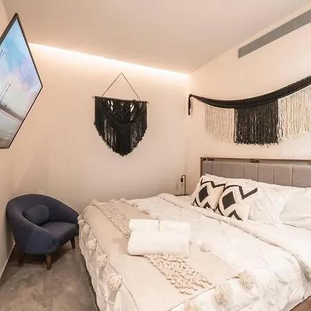 Mistiq Luxury Getaway Villa *
