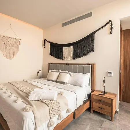 Mistiq Luxury Getaway Villa *