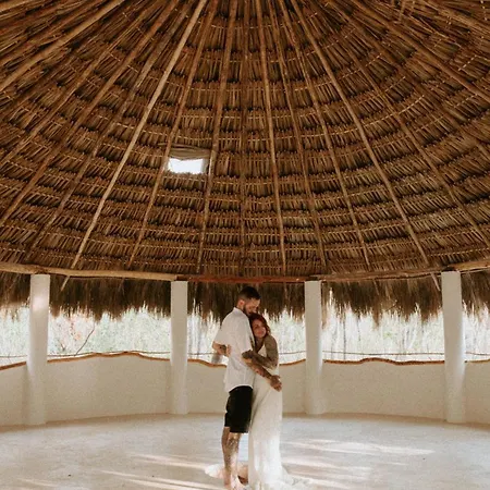 Unique Jungle Dome Ik Lodge *