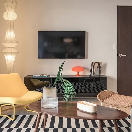 70's Experience In With Pool View Apartment