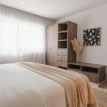 70's Experience In With Pool View Apartment