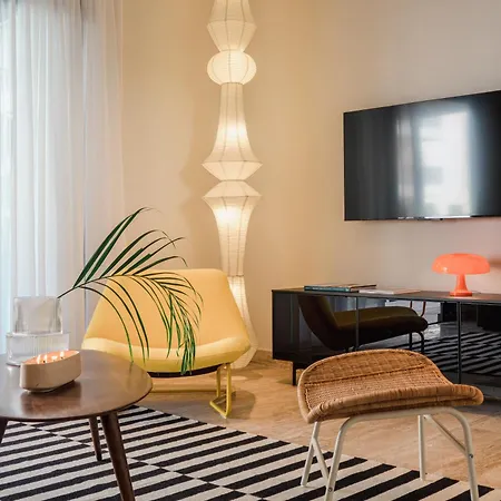 70's Experience In With Pool View Apartment *