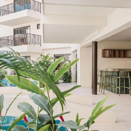 Apartment 70's Experience In With Pool View