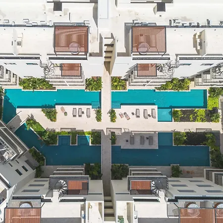 70's Experience In With Pool View Apartment