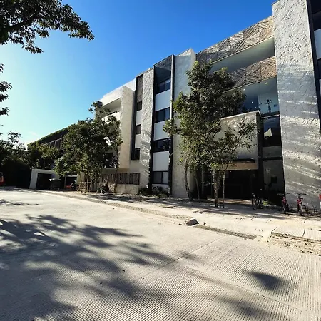 2 Bedrooms 10 Minutes To The Apartment
