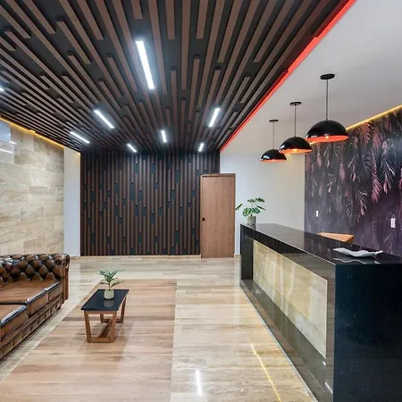 Brand New With King Bed And Rooftop Pool