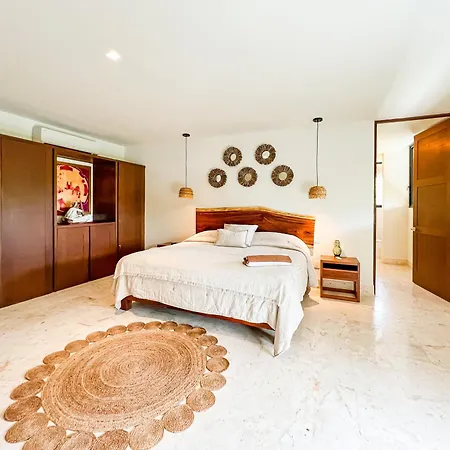 Stylish Mexican Interior Ph- Private Rooftop -gated Community *