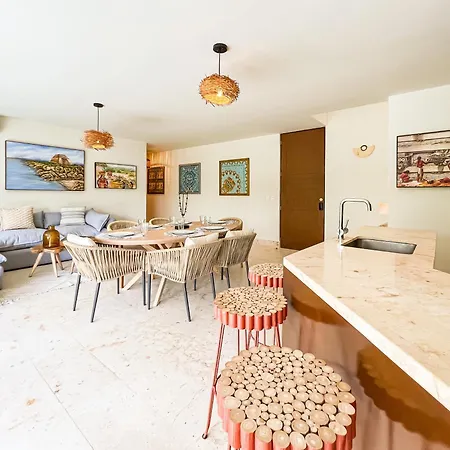 Stylish Mexican Interior Ph- Private Rooftop -gated Community Apartment *