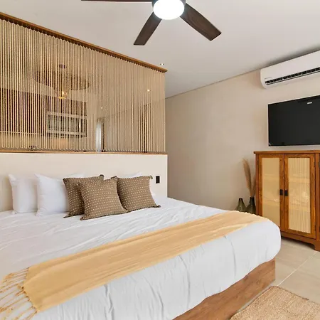 Private 2-level Ph Near Beaches & Zone *