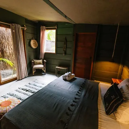 Hotel Amana , Front *