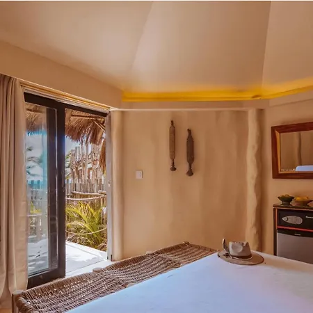 Hotel Amana , Front *
