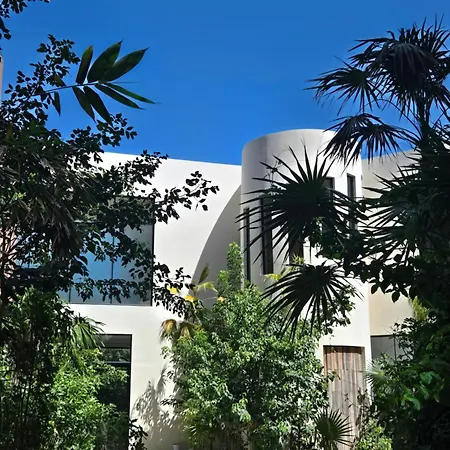 Apartment Zone - Soaking Tub & Free Club