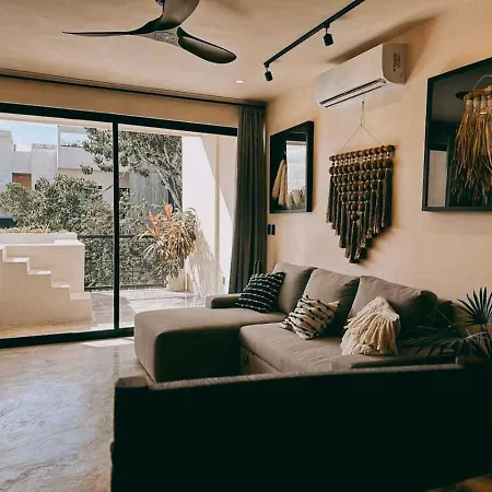 Luxury Penthouse W Jungle Views Apartment *