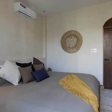 Divine House With Private Roof And Pool Only 1km From The