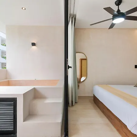 Hotel Guest - Elements