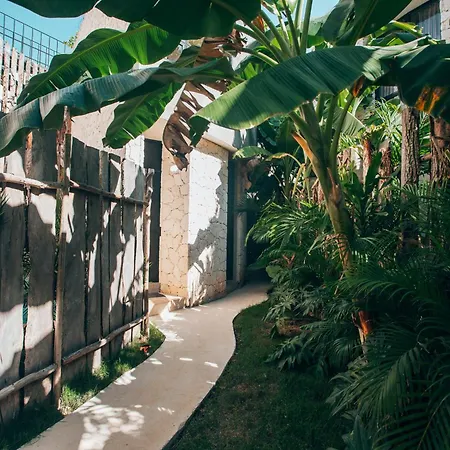 Jungle Rooftop -priv Pool-bathtub-jacuzzi 2a *