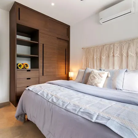 Encanto Private Balcony 2 Pools Gym Only 5 Minutes To Beaches Apartamento