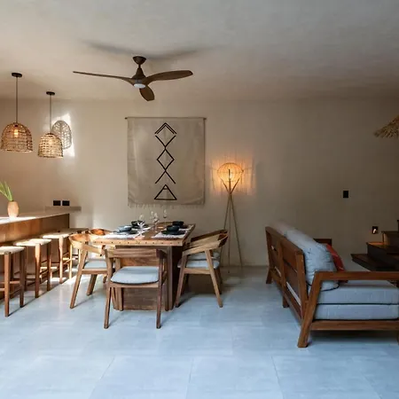 Moonstone - With Private Pool And 24hrs Security & Club Access *