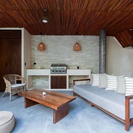 Moonstone - With Private Pool And 24hrs Security & Club Access *