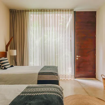 Quiet, Lux, Spacious And Comfy 2bd 2bth Condo,private Pool, Wifi, Ac, 24hr Security Aparthotel