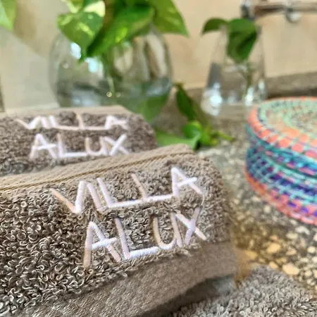Alux, La Veleta Villa