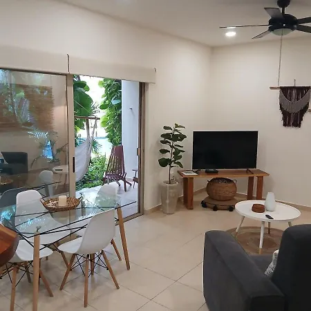 Poolside And Garden Paradise Apartment