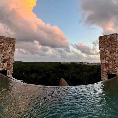 Exclusivo! 2 Dormitorios, 4 Camas, De 1 A 6 Huespedes Con Terraza Directo A La Alberca Y Otra Alberca Azotea Wifi , Gym , Sauna, Elevador Y Mas!!! * Tulum