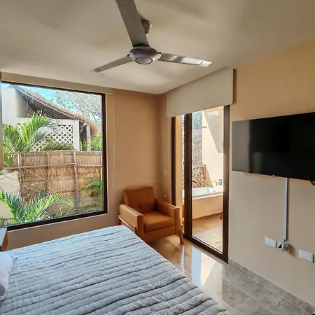 Jacuzzi Retreat Sunrise Haven Apartment *