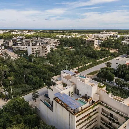 Apartment 2 Story Penthouse Rooftop Pool *