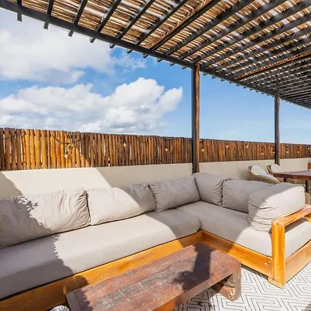 2 Story Penthouse Rooftop Pool