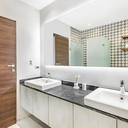 5br Paradise With Pool Apartment