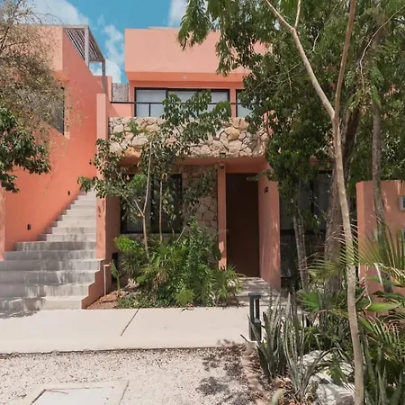 Stylish Duplex Lower Level 2-br Wifi Pool Gym Apartment