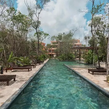 Stylish Duplex Lower Level 2-br Wifi Pool Gym *